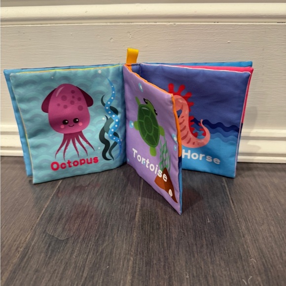 NWOT Infant Baby Ocean Cognition Soft Small Crinkle Baby Book - Picture 2 of 3